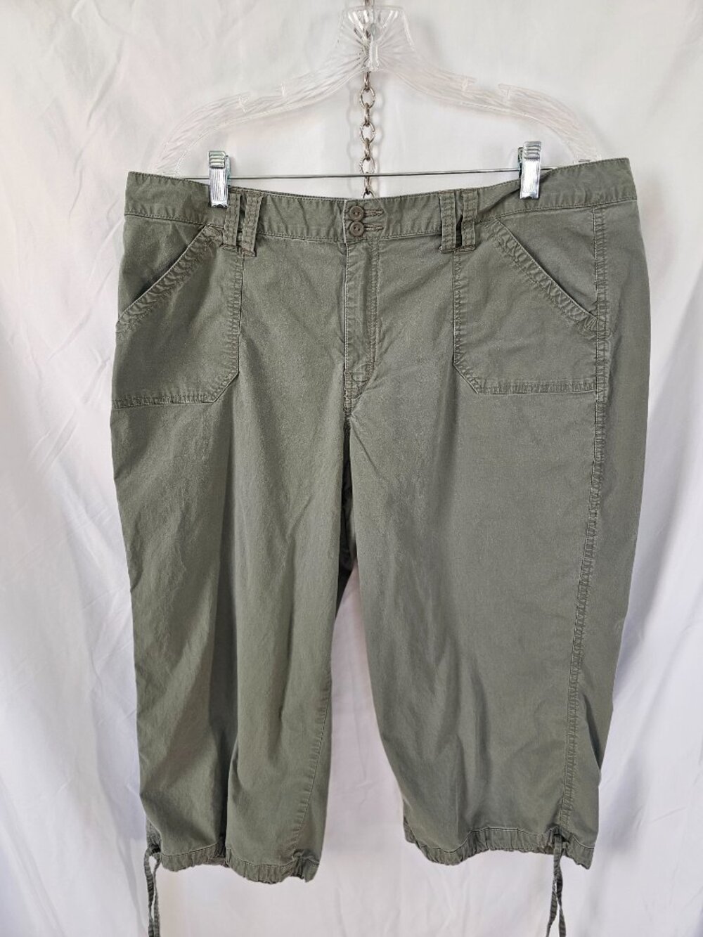 Green Cotton Capri - Picture 2 of 7